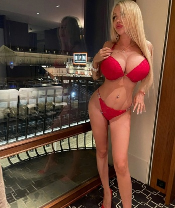 У меня есть все, чтобы сделать твои фантазии яркими реальностью. 😏💋 ⠀
Приглашу тебя в мир страсти и наслаждения, где ты сможешь расслабиться и получить истинное наслаждение. Мои услуги охватывают все, что только можно себе представить - от классического секса до экзотического массажа. Благодаря моему опыту и нежному прикосновению, каждая встреча со мной будет незабываемой. 💖✨ ⠀
Мои качества идеально сочетаются с отличными отзывами моих клиентов, которые остаются всегда довольными и обратно возвращаются ко мне. Не веришь? Посмотри мои фото и убедись сам! 😍📸 ⠀
Так что, если ты ищешь приятную компанию в Москве, ты нашел именно то, что искал. Сделай свою жизнь ярче и позвони мне прямо сейчас! 📞😉 Альма